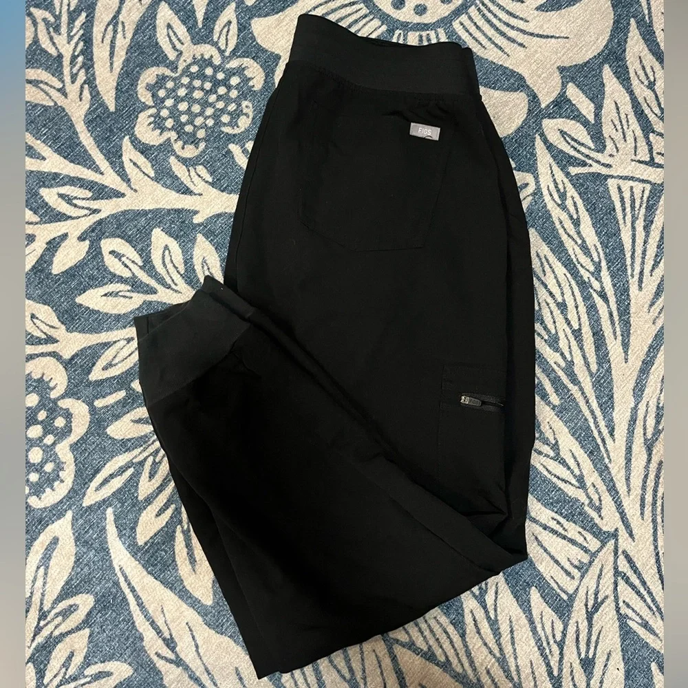 High Waisted Zamora Jogger Scrub Pants in Black size medium petite - Picture 6 of 6